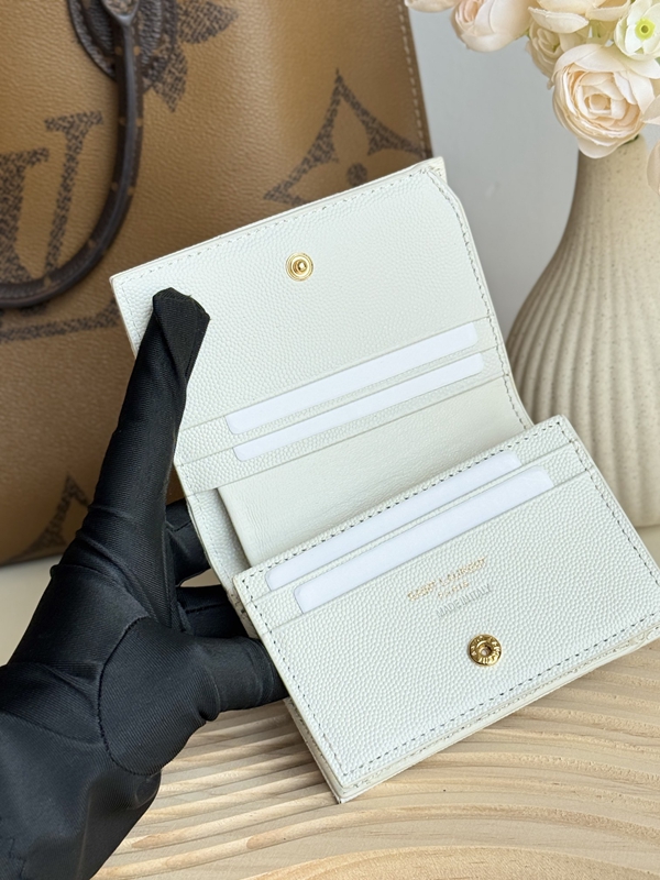 イヴサンローラン財布素材ディテール